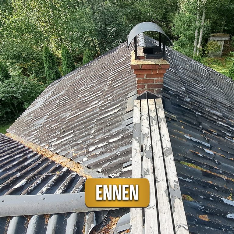 Kuva erittäin vanhasta ja kuluneesta talon katosta ja kuvassa on teksti ennen. Kuva on otettu ennen kattoremonttia.