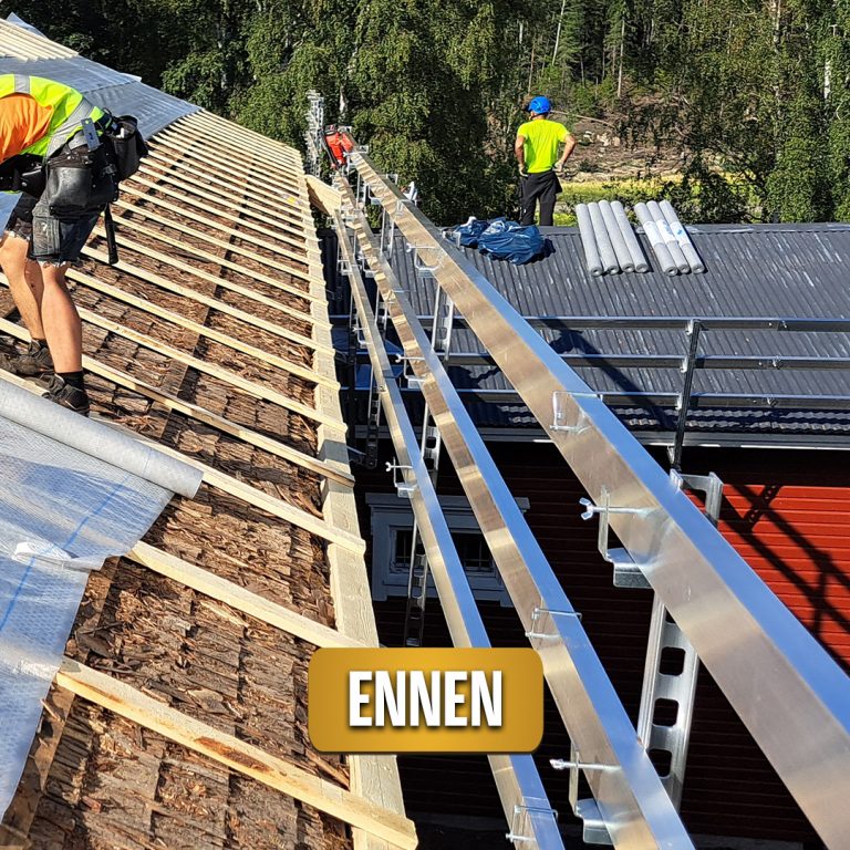 Kuvassa on Cattosan suorittama kattoremontti kesken ja kuvassa näkyy keskeneräistä kattoa, cattosan työntekijöitä sekä suojakaide. Kuvassa lukee ennen.